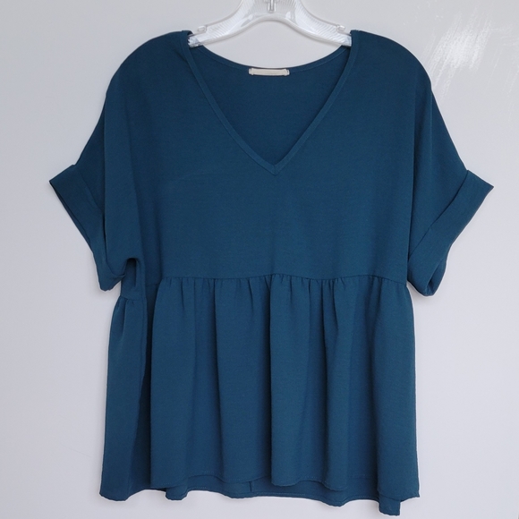 entro Tops - Women's City Sleek Top in Teal